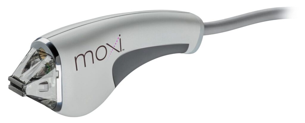 Moxi-right.png-1536x621